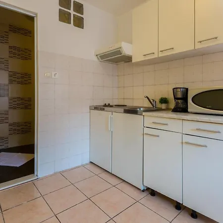 With A Parking Space - 13572 * تْسْغيكفانِتْسا