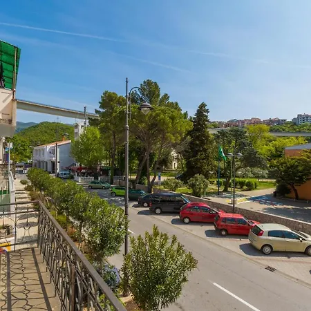 With A Parking Space - 13572 Daire
