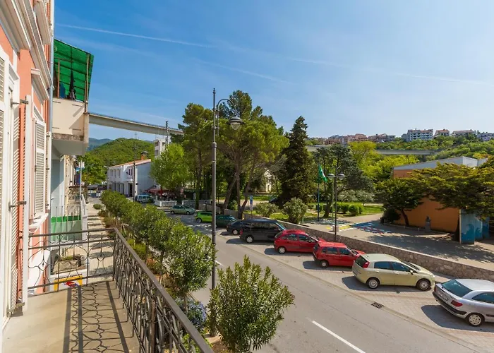 With A Parking Space - 13572 아파트